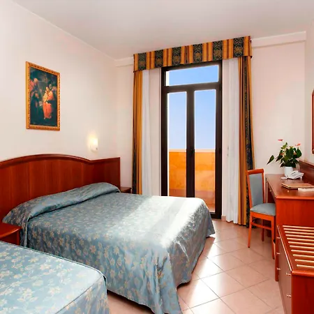 Garda Family House 2*