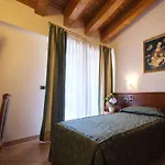 Garda Family House فندق