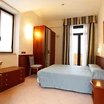 Garda Family House 2*