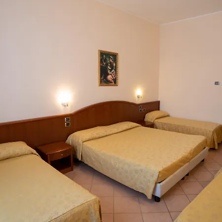 Hotell Garda Family House Castelletto Di Brenzone