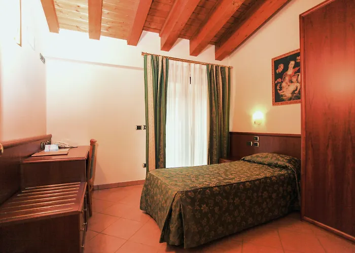 Hotell Garda Family House Castelletto Di Brenzone