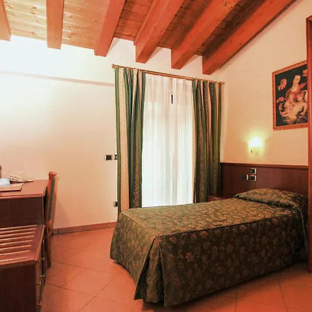 Garda Family House Hotel 2*