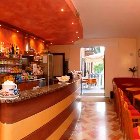Garda Family House Hotel Castelletto Di Brenzone