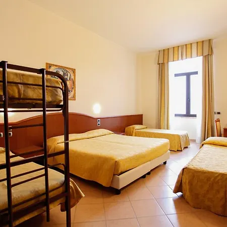Garda Family House Hotel 2*
