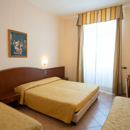 Garda Family House Hotel 2*