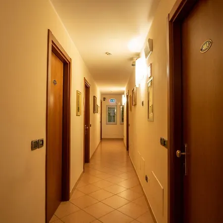 Hotel Garda Family House Castelletto Di Brenzone